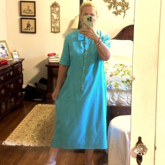 Vintage 60s Shimmery Turquoise Shift Short Sleeve Dress with shiny gold buttons - Picture 2 of 10